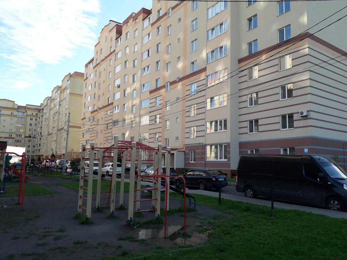On Getmana Vigovskogo 49 *